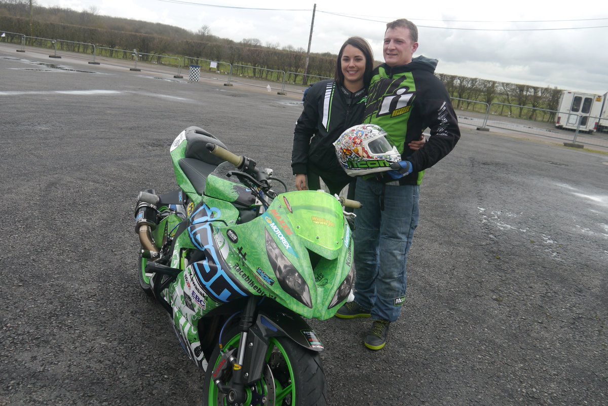 RodneyKumarPR's tweet photo. Pleasure working with superstars @SelwayEmma @LeePacmanBowers today at @SantaPodRaceway - @IAMgroup @Kawasaki_News! https://t.co/RoLUn98eSf