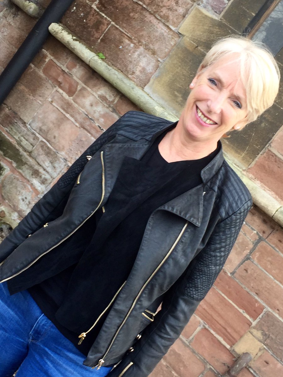 MonicaPrice5's tweet photo. @WeAreBCR @TomesPR @LNMONICAPRICE @Cuppa_TV @BCCCmembers @dudleymbc @DudleyPolice join me for Breakfast Show 7am 🌟 https://t.co/DbIUY8wP5O
