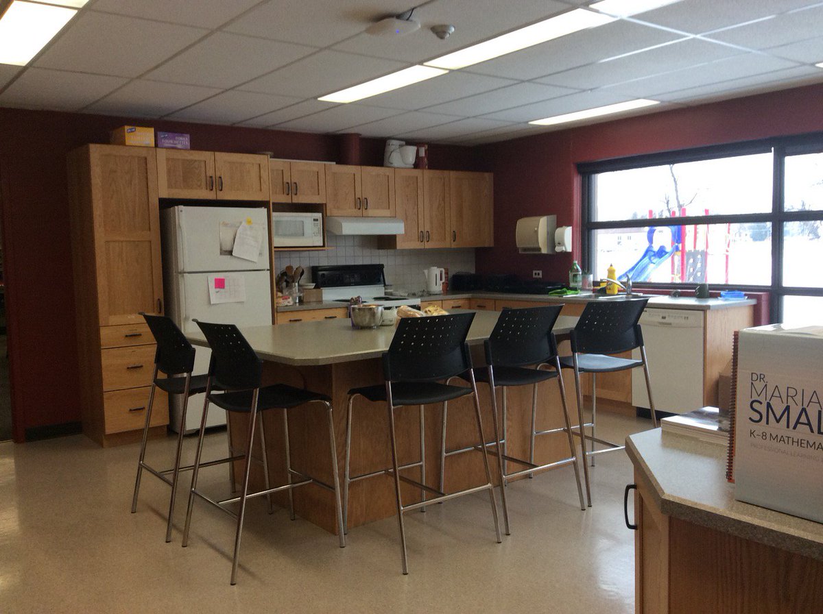 msnichsclass's tweet photo. Picture of the kitchen grade 7 and 8 Manitoba Canada #1s1w https://t.co/93opmZNI0H