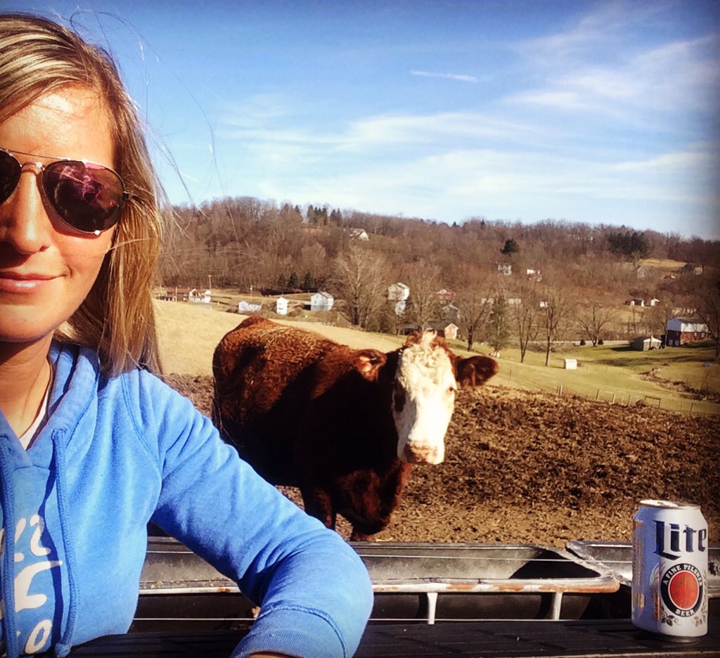 PrimroseFarmPA's tweet photo. It's beer o'clock on the farm 🍻 cheers! #farming https://t.co/5ciBybesfK