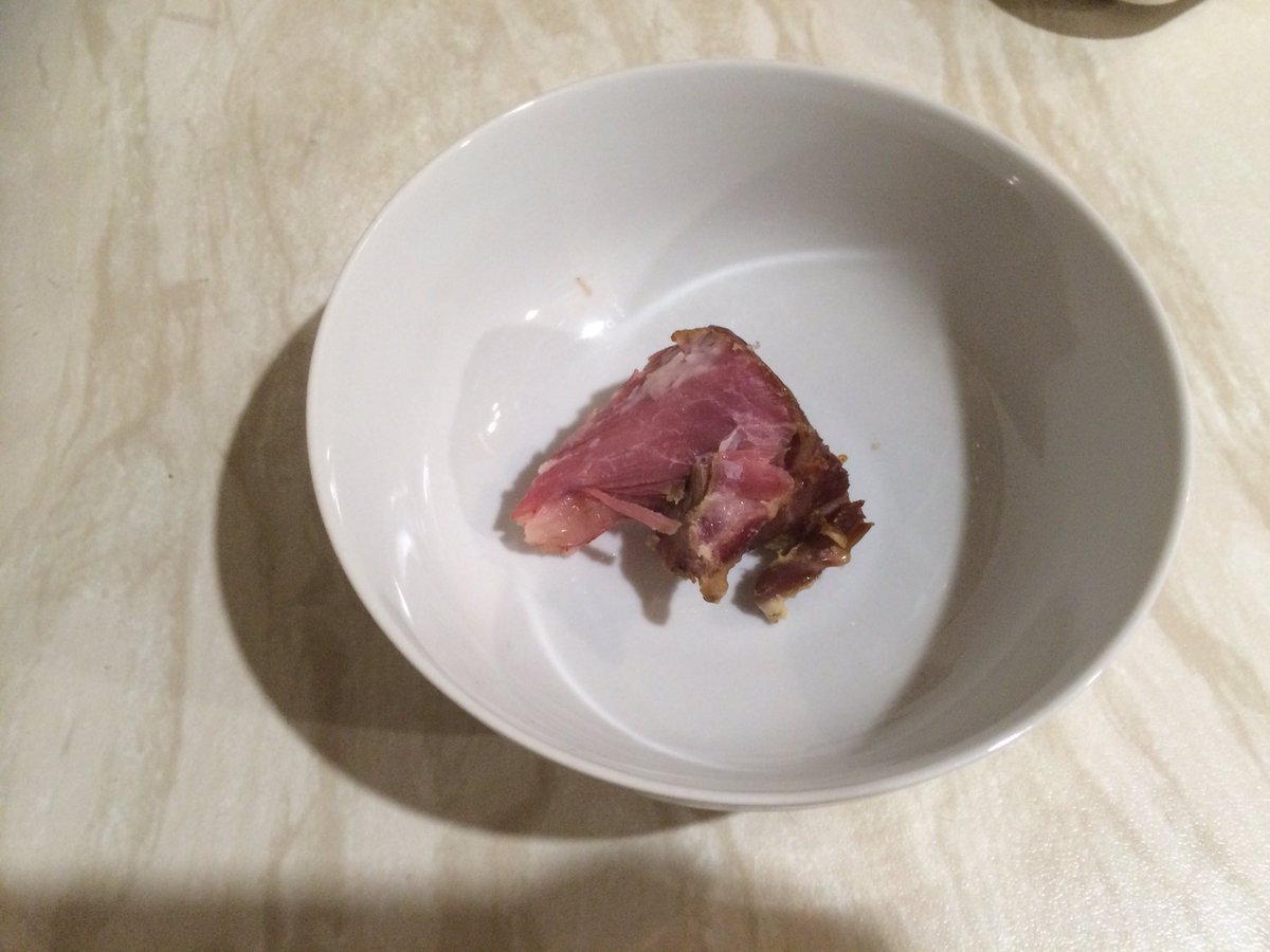 AnnaLongthorp's tweet photo. Look at that measly piece left for my tea!! 😭 #pulledham went down a treat with the troops https://t.co/hfImJPgjO1 https://t.co/LJRDqngnth