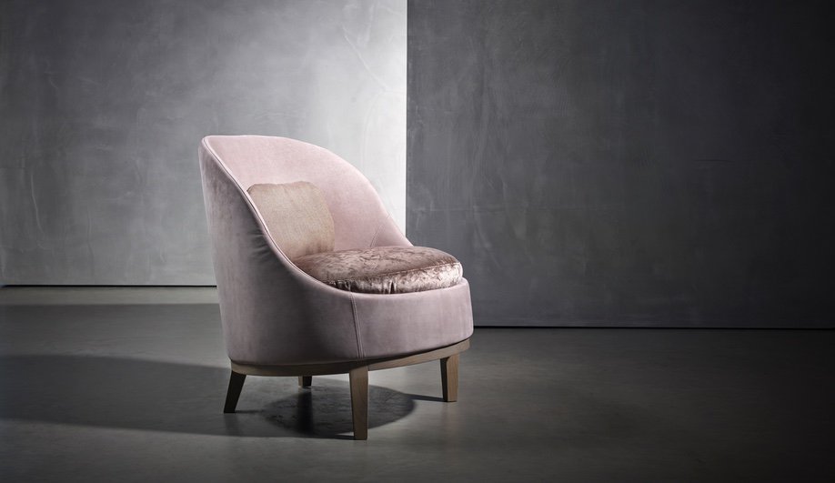 AzureMagazine's tweet photo. 5 soft chairs, by #FendiCasa, #Linteloo, #Arco and more, for sinking into: https://t.co/0hvd0wcMJB https://t.co/1GvR0kNYCj