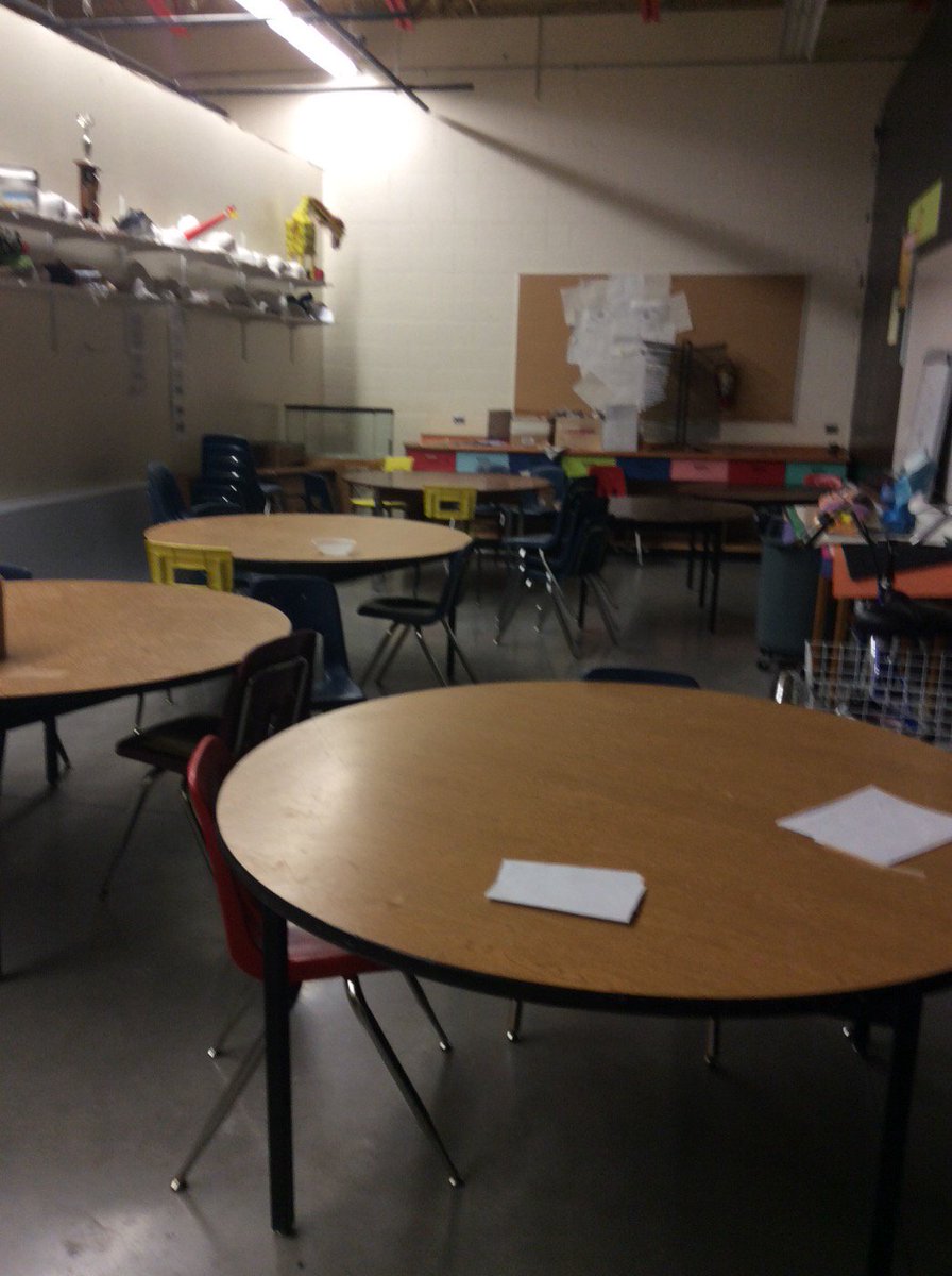 msnichsclass's tweet photo. The art room grade 7/8 Manitoba Canada #1s1w https://t.co/f8Rc1i7oXR