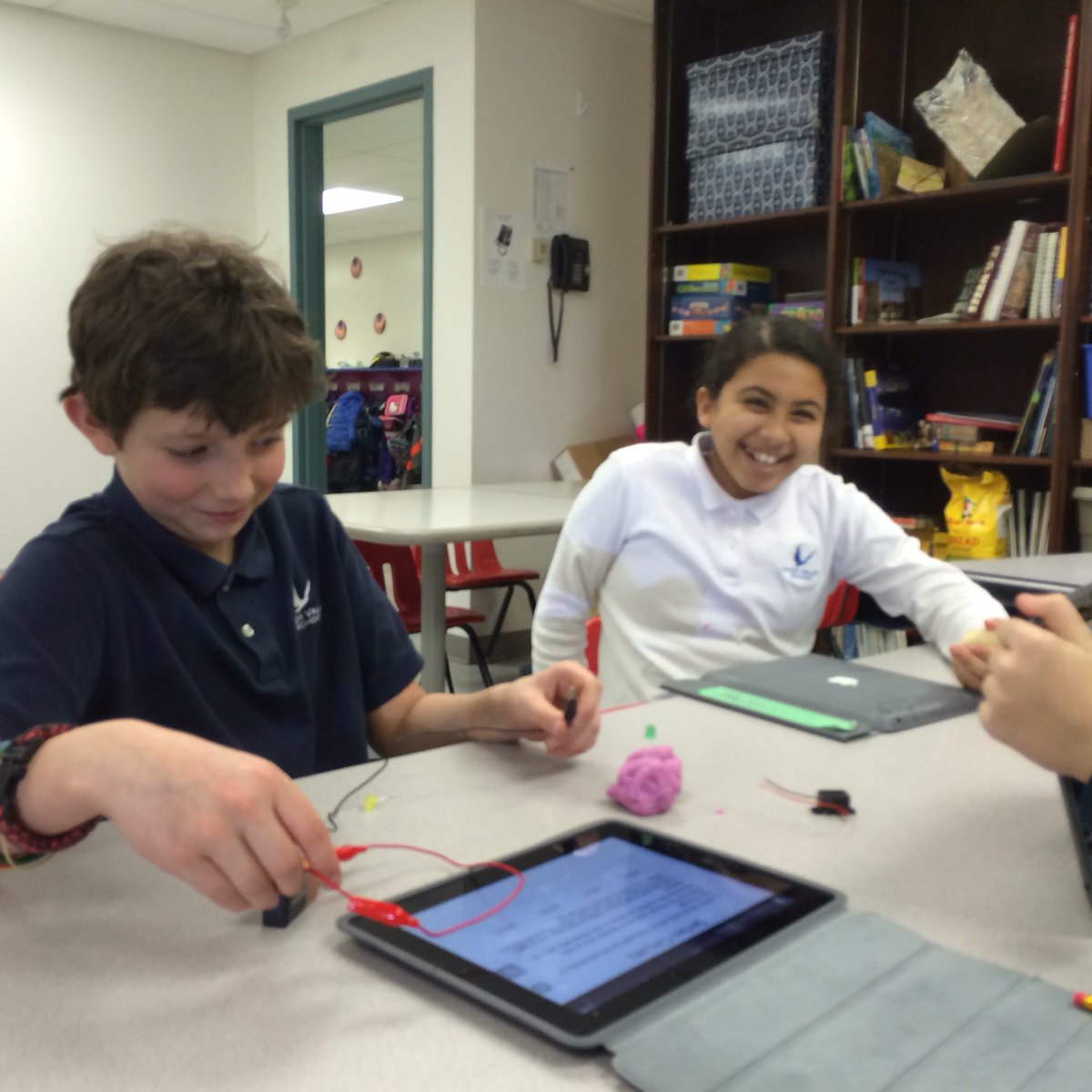 RVSgrade6's tweet photo. Learning with squishy circuits made by @lbingley #1s1w https://t.co/EOabAe0Clw