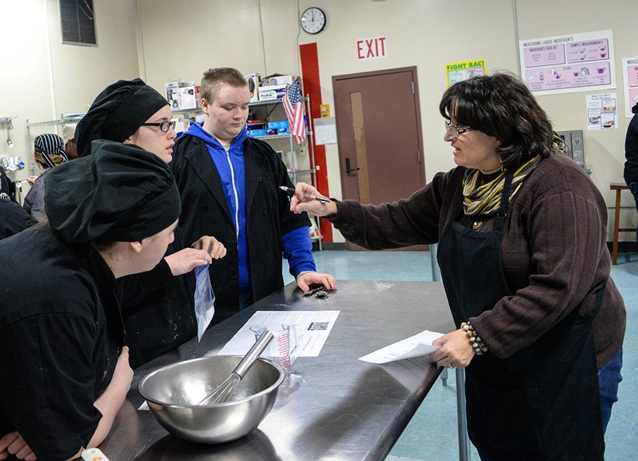 JenniferLLeip's tweet photo. Liquid Nitrogen to speed the production of ice cream; chem & sweet! Typhoid Mary Unit @BTCareerTechED #ScienceInCTE https://t.co/JDvKJXx6k8