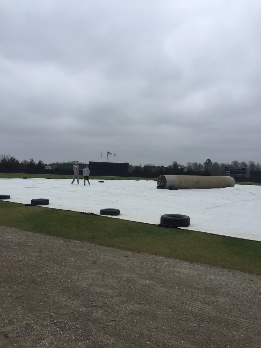 LCCBullpen's tweet photo. First tarp pull was a success. Rain isn't looking to good the next few days at Lancer field. #housethatwinebuilt https://t.co/IFTpbvuzWL