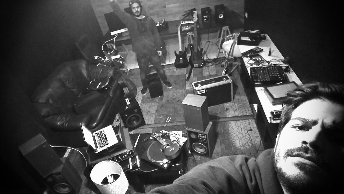 Dualme1's tweet photo. NeW sTuDio aLmOst ReAdy! #melodic #techno is about to happen .! https://t.co/oKfa2qwOZB