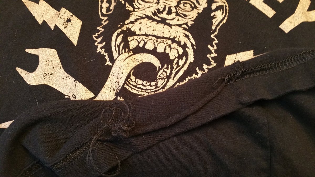 TopJimmy13's tweet photo. @RRRawlings had a great time at GMBG two weeks ago but $25 for a t-shirt that does this shit...2 weeks?!?! WTF? https://t.co/wBnZLHbBhk