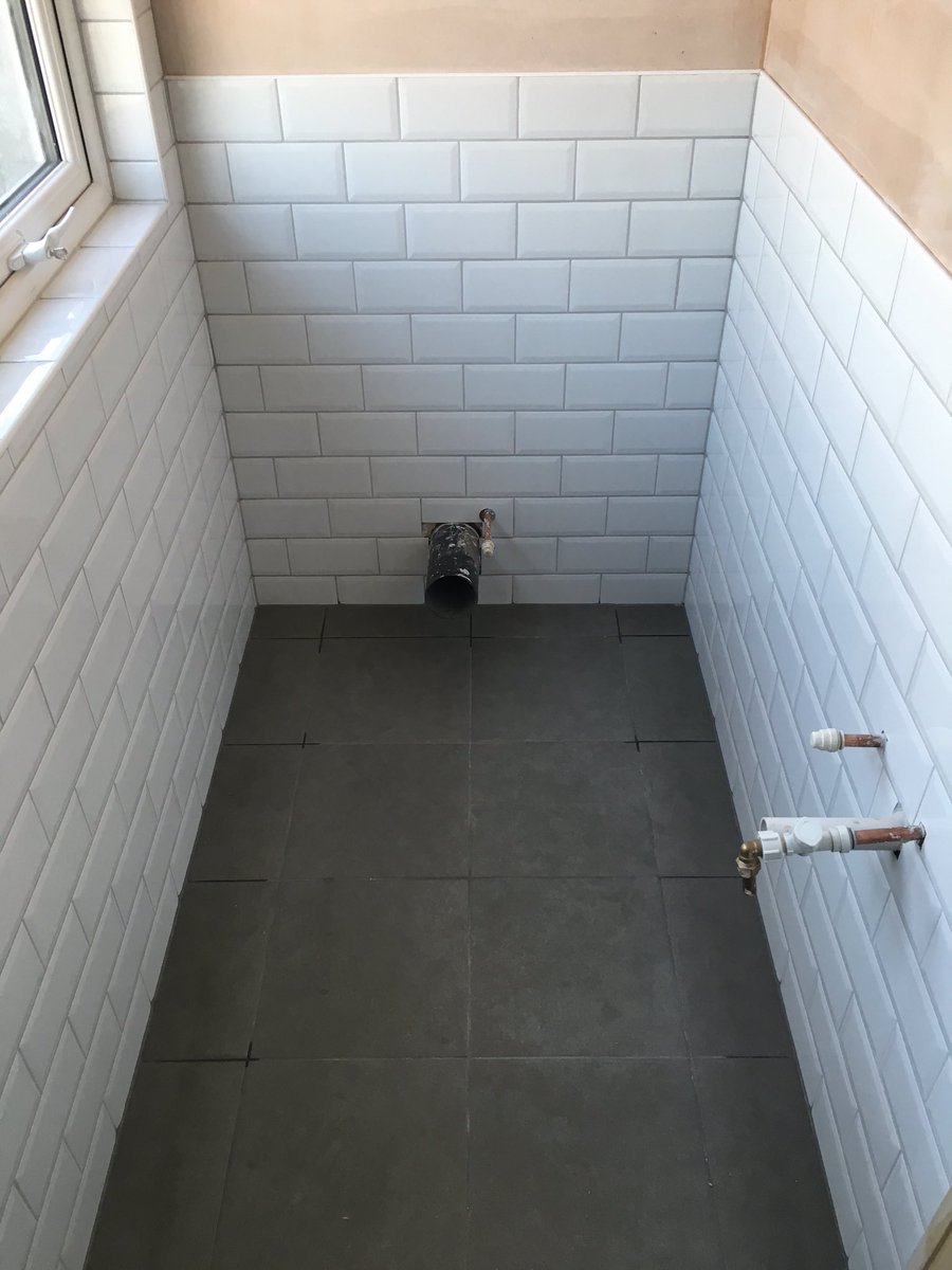 sjltiling's tweet image. Recent loft conversion. After. Using @Rubi_UK_IRE TS 43 plus and @tilemasteradhes