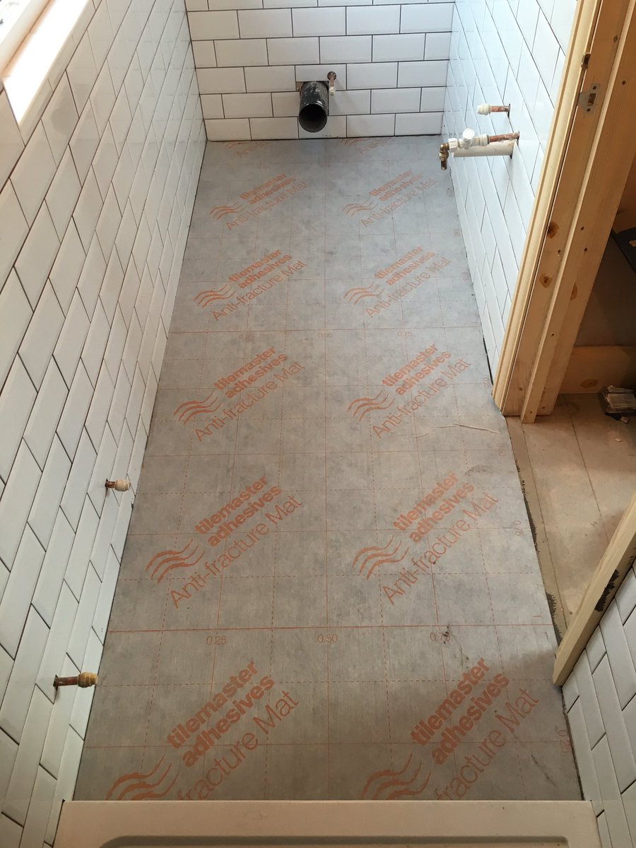 sjltiling's tweet image. Recent loft conversion. After. Using @Rubi_UK_IRE TS 43 plus and @tilemasteradhes