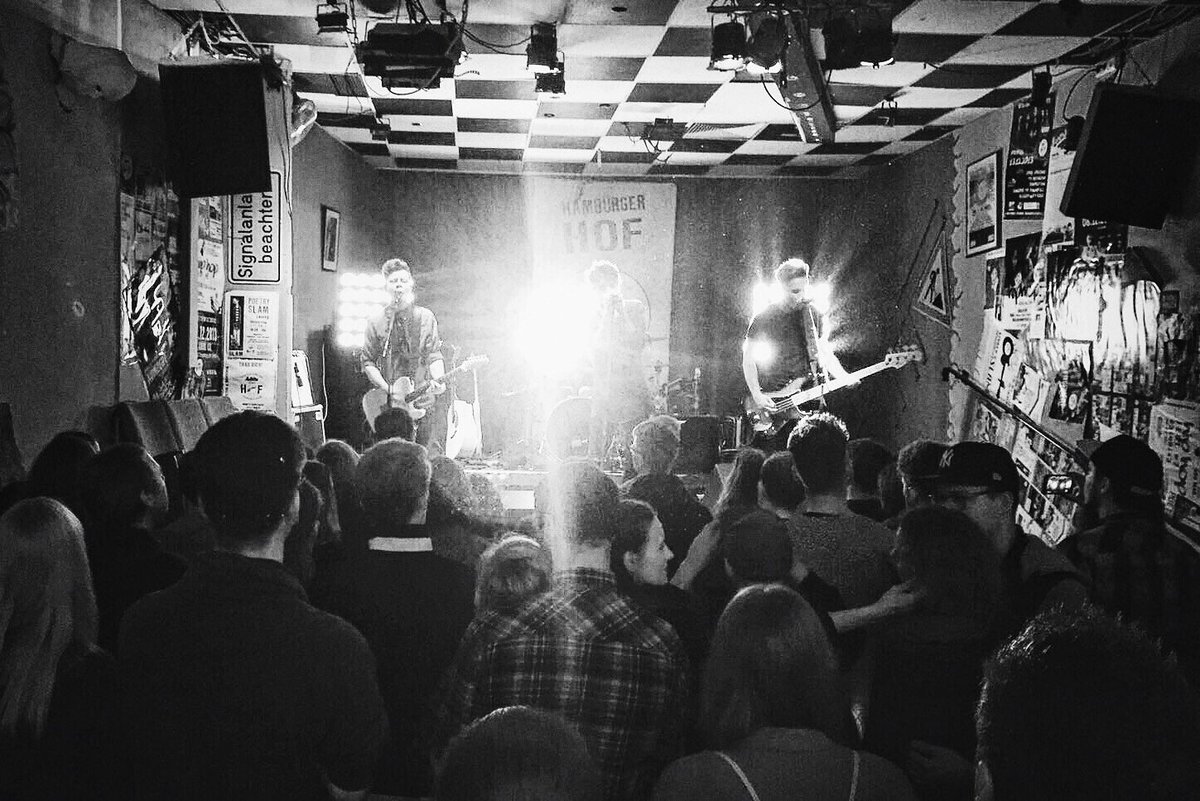 WARUM_LILA's tweet photo. wunderschöne abschluss-show vom release-wochenende in der alten heimat minden! 💯 album out now - holt es euch! ✌🏼️😊 https://t.co/A12dyQdMKj