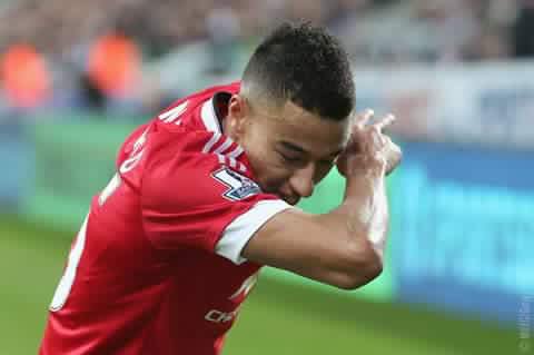 RedorDead07's tweet photo. Lovely goal scored on the break finished off by Lingard who couldn't resit the dab to celebrate #MUFC #FACup 3-0 https://t.co/roSUCX6q15