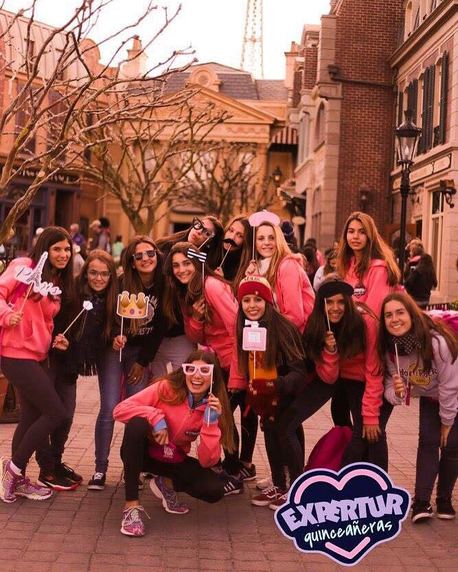 Expertur15's tweet photo. Los mejores recuerdos de tu viaje retratados en las mejores #PhotosPRO de Estados Unidos. Posa con tus amigas 💕💗💞 https://t.co/FUsXTdyFrx