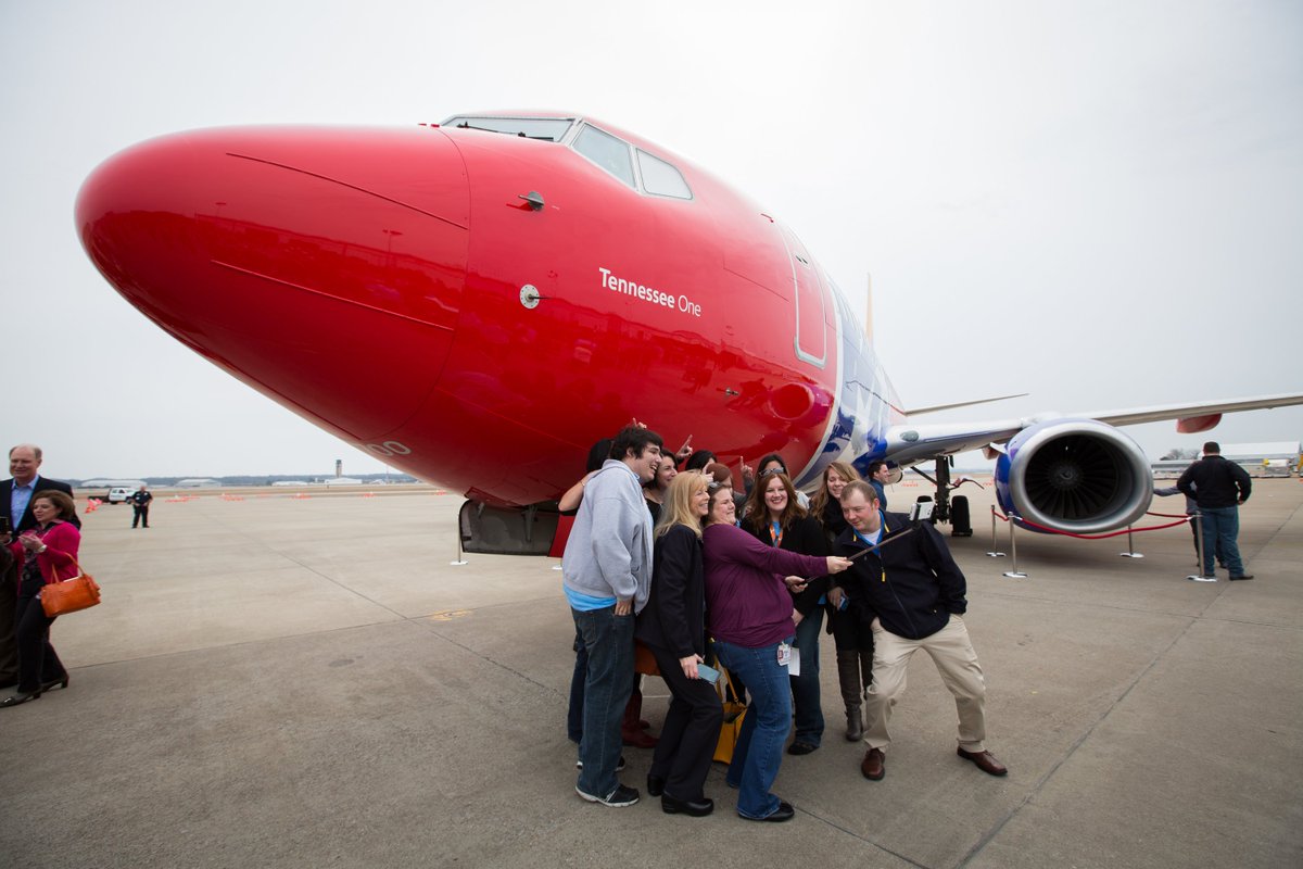 AirlineGeeks's tweet photo. PICS: Check it out! @SouthwestAir released their new “Tennessee One” livery today. 

(Photos: Southwest) https://t.co/YrqEnEXmry