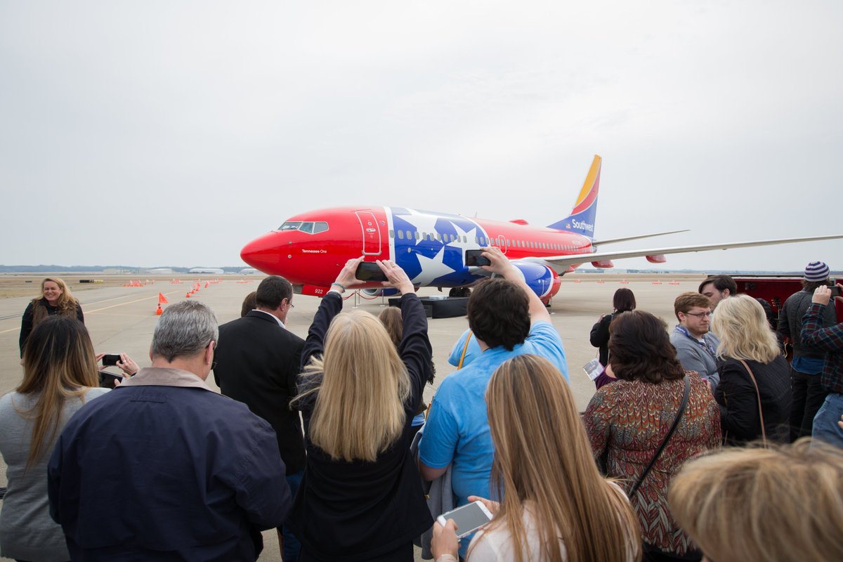 AirlineGeeks's tweet photo. PICS: Check it out! @SouthwestAir released their new “Tennessee One” livery today. 

(Photos: Southwest) https://t.co/YrqEnEXmry
