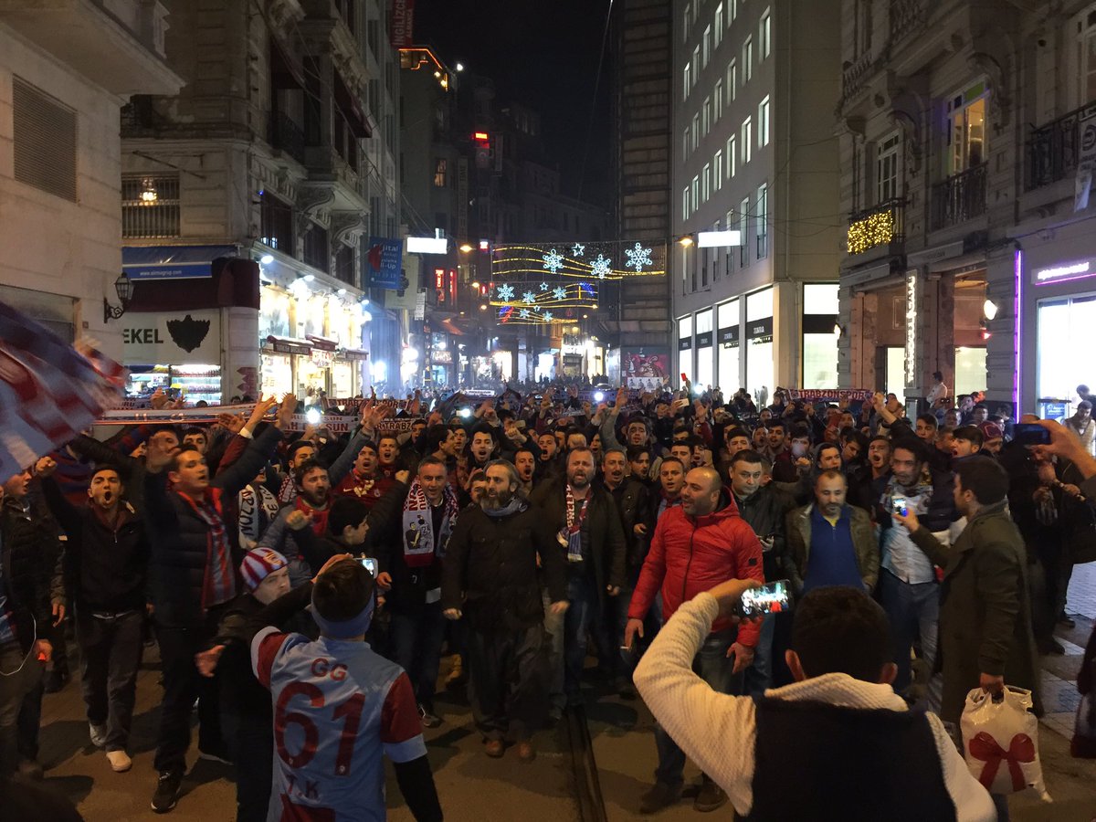 GurbetciGencler's tweet photo. #RedCardBigGoal Selamun Aleyküm yürüyüşümüz vardı ancak yetişebildik.. https://t.co/qTGrRqLCNY