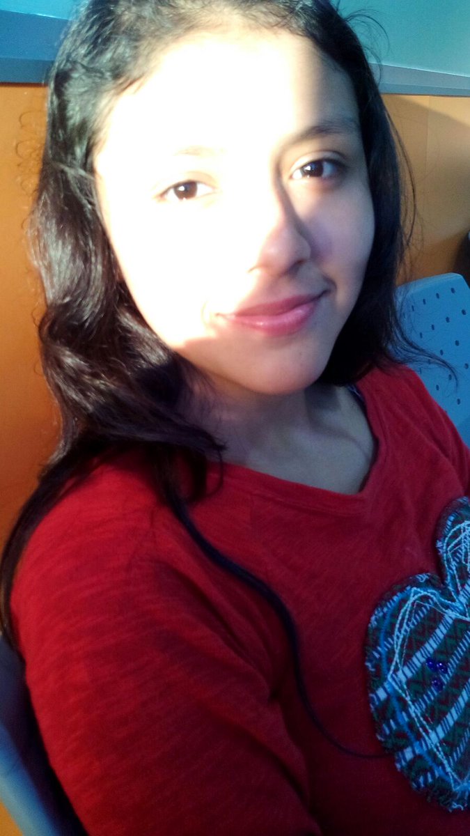 RobertoPabloCe1's tweet photo. Mujer de piel de seda 
Y de labios candorosos
Que en compás  con tus cejas
Encierran el rostro más hermoso.

Amihija https://t.co/emYbym7Zgu