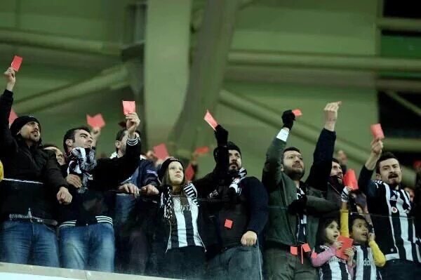 captainceki's tweet photo. #RedCardBigGoal https://t.co/U0feWh3iFR