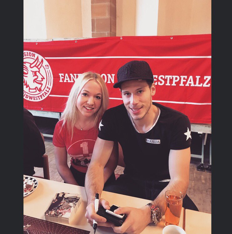 AnnaChloe_'s tweet photo. Nur der FCK▫️👹 #FCKHautnah #BETZE #dierotenTeufel #Müller #HalliGalli #neinzuRB https://t.co/2C8XbRckg6