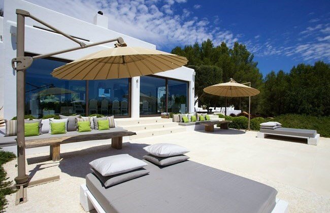 stuzi_pants's tweet photo. #luxury #SanLorenzo design villa (sleeps 12) from £7000 per week https://t.co/A70JoCq4El #Ibiza2016 #ibiza https://t.co/rIDQJ4LLIV