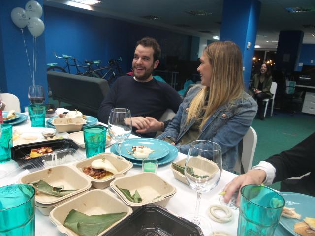 Deliveroo_ES's tweet photo. Hablando de #maníasgastronómicas con @GuillermoRguez en #1EatandGreet ¿Tú tienes? https://t.co/LP7mLvwckZ