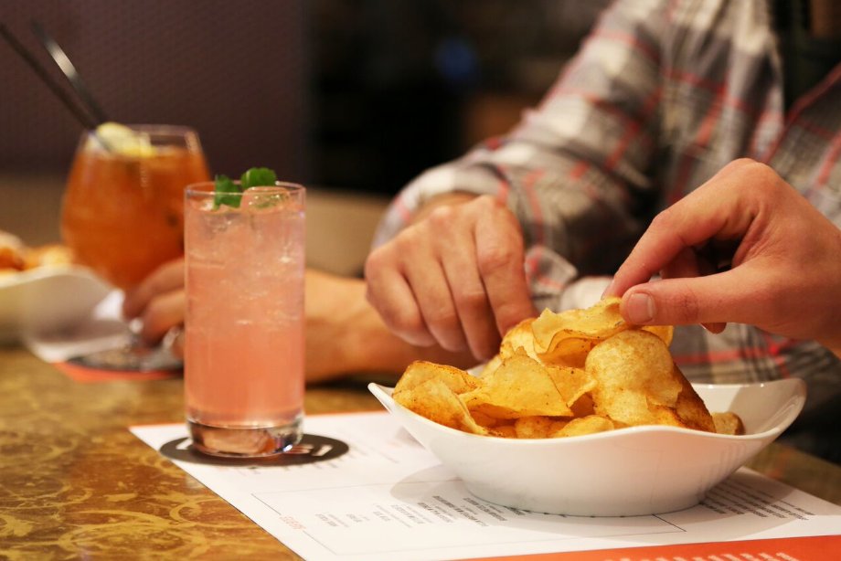 Tap415's tweet photo. Cure your case of the Mondays with some comfort food. Enjoy bar bites &amp; cocktails during our 3-6 #HappyHour https://t.co/u4R74mgvxn