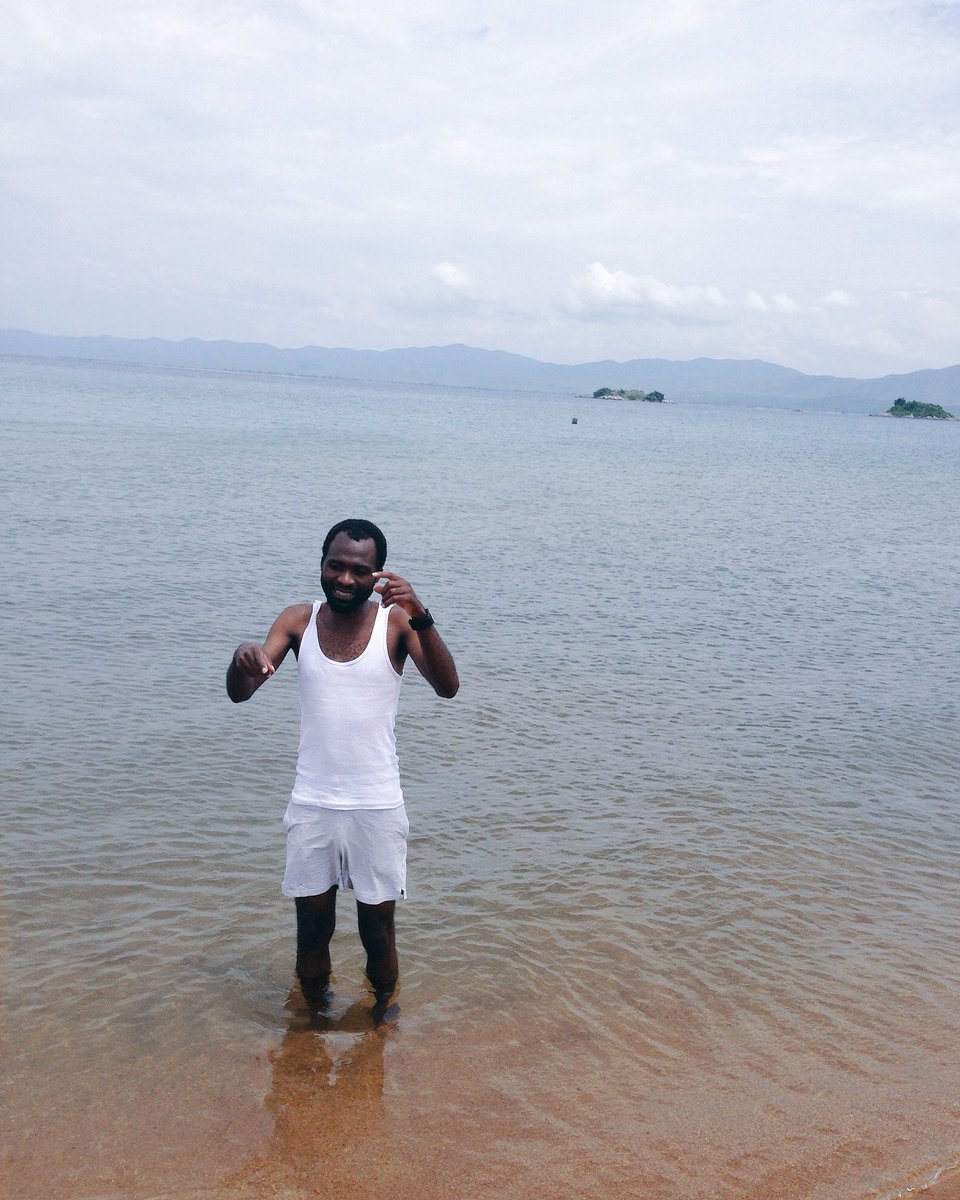 SannieYoung's tweet photo. 15.01.15 Getting ready 4 the 'baptism' of the freshest waters of #LakeMalawi. #Likoma #Island #LikomaIsland #Malawi https://t.co/lDjrJcXMNE