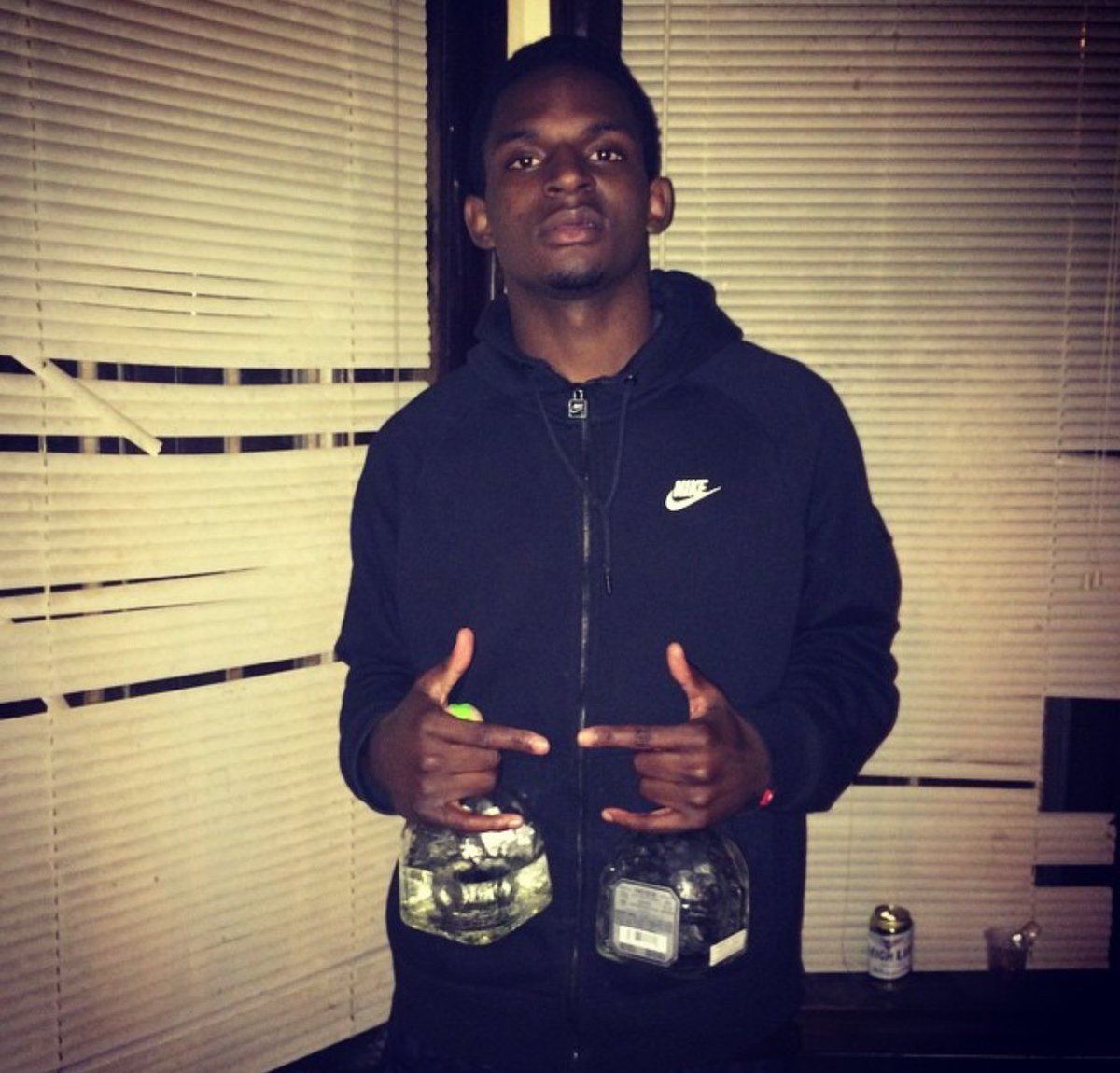EBK_VellVell tweet media