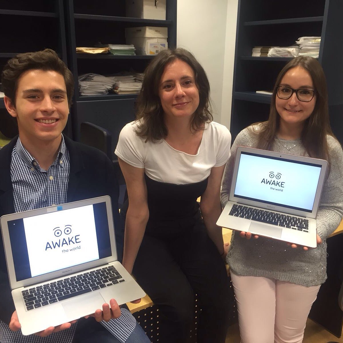 crisfifi's tweet photo. Working in our Proyect @AWAKEtw2016 in @urjc with students from @RRII_URJC  #ChallengeExtremism @estudiantesFCJS https://t.co/SQMPeh0T3r