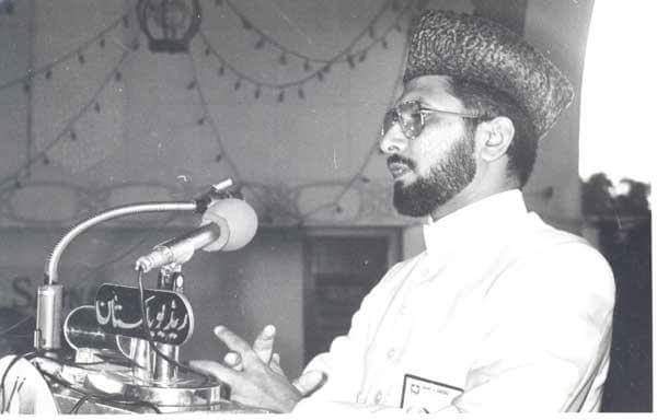 barkat_bcn's tweet photo. 1994 ﺀ ﻣﯿﮟ 130 ﺳﺎﻝ ﻋﻤﺮ ﭘﺎﻧﮯ ﻭﺍﻟﮯ ﭼﮑﻮﺍﻝ ﮐﮯ ﻣﻌﺮﻭﻑ ﺑﺰﺭﮒ ﺳﯿﺪ ﺭﺳﻮﻝ ﺷﺎﮦ ﺧﺎﮐﯽ ﻧﮯ
ﺷﯿﺦ ﺍﻻﺳﻼﻡ ﮐﺎ ﺧﻄﺎﺏ ﺩﯾﺎ۔
#LifeOfDrQadri https://t.co/1I0SZzrj90