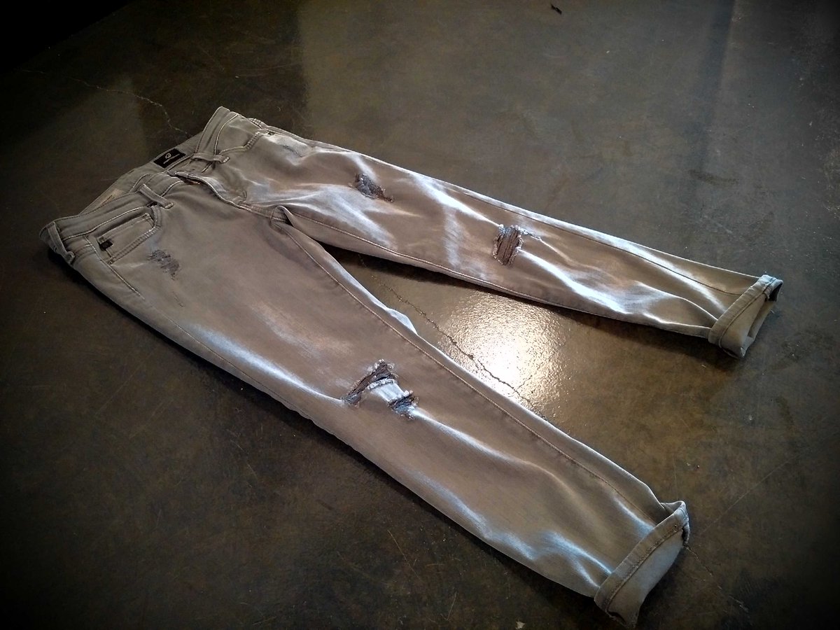 Welcome2Project's tweet photo. New Arrival : @agjeans Sun Faded Stilt Crop #ymm #Fortmcmurray #shoplocal #denim #projectclothing #designer #luxury https://t.co/6olNdNKJKC