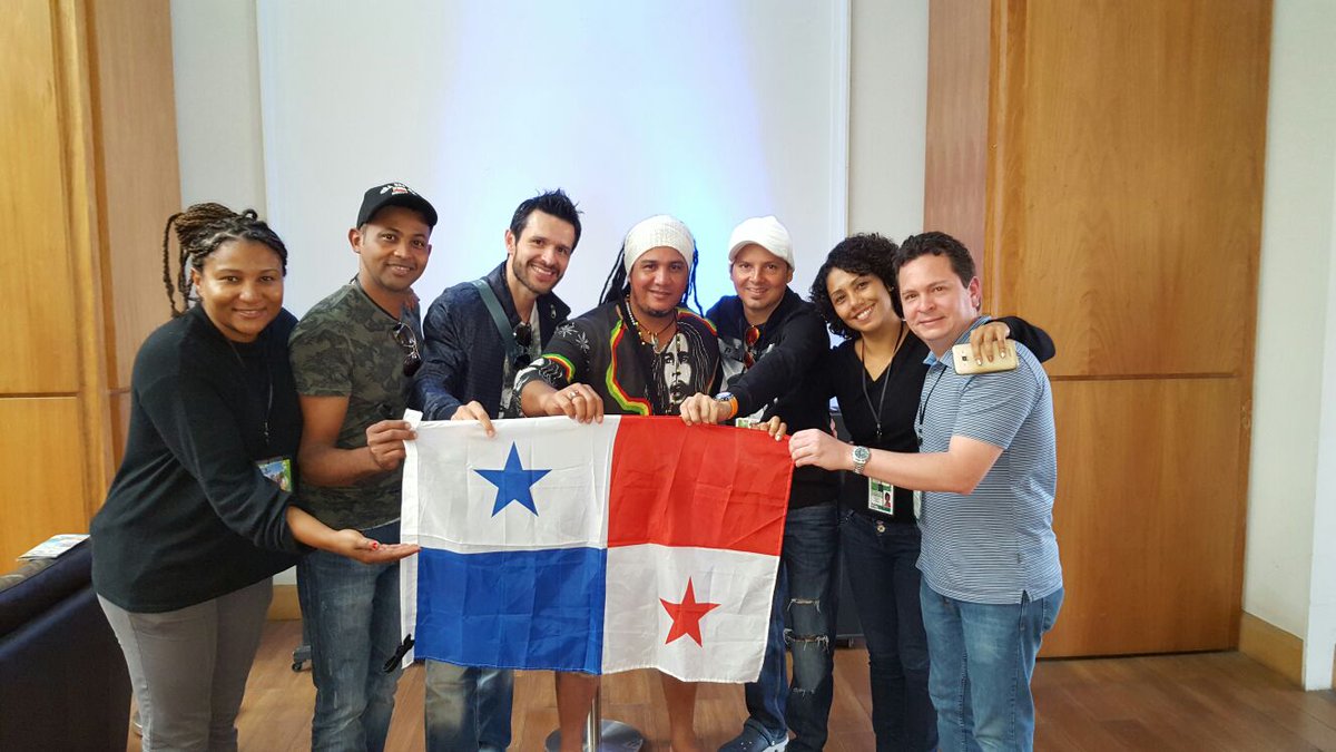 herberturena's tweet photo. Y llegaron los 2 afrodisíacos más a Viña del Mar #Charry y #Polyto @#viña2016 #viña2016CHV #vienedepanama #supis https://t.co/VgWw13ATh6
