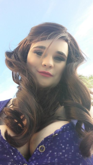 Soaking my tootsies in the pool. Oh, high heels, why have you forsaken me? https://t.co/U2kIu88QEI<a href="/tag/tits"class="tags"><span>#tits</span></a><a href="/tag/luscious"class="tags"><span>#luscious</span></a>