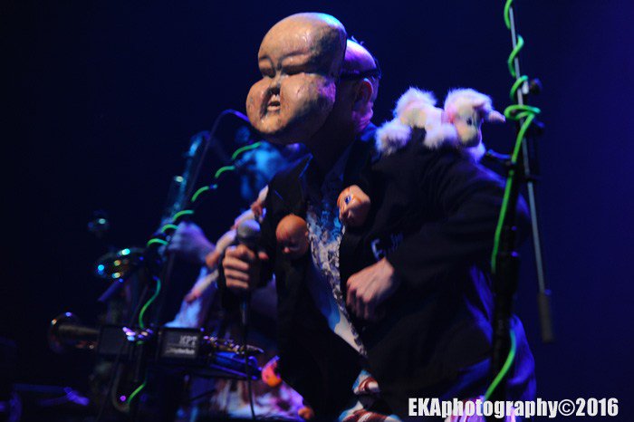 UndercoverPresents Drops A Big ‘Dookie’ On the Fox Theater oakulture.com/2016/02/22/und…