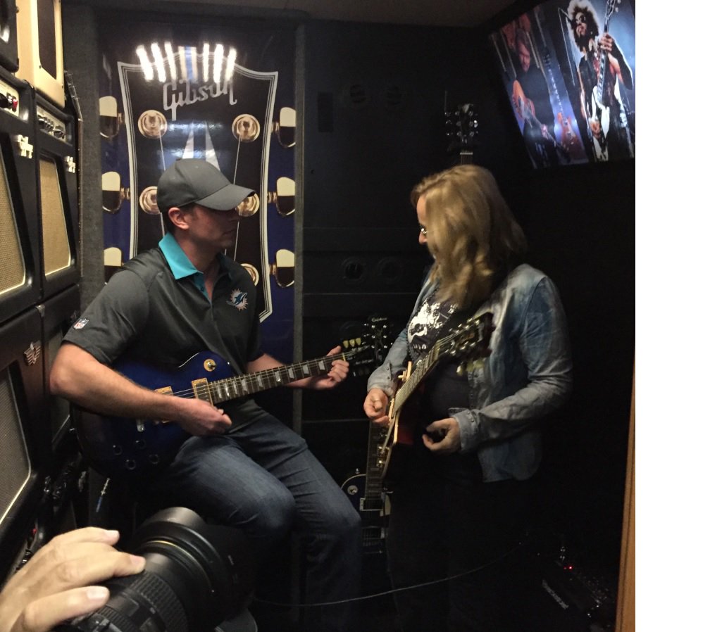 ROCK ON, COACH!  Adam Gase jams with Melissa Etheridge during the Dolphins Cancer Challenge bit.ly/24mytKa https://t.co/z8x6MAo8In
