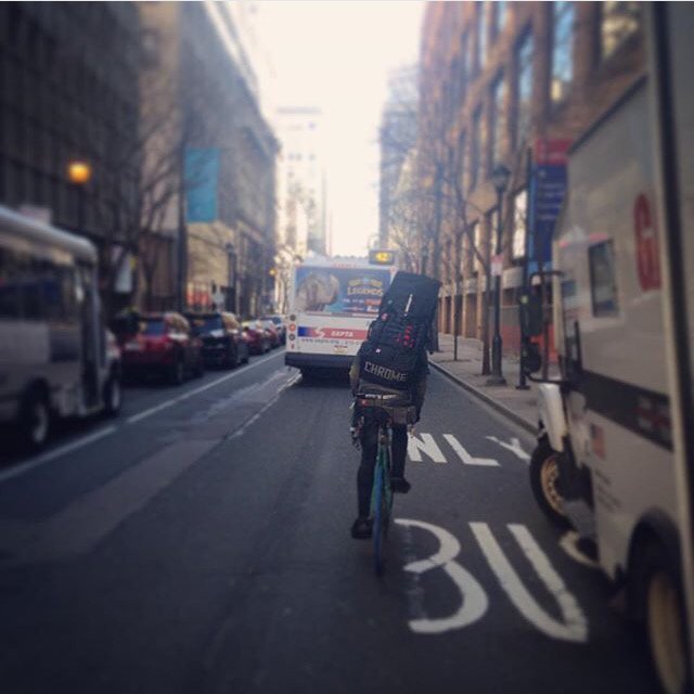 phillypedals's tweet photo. @sparrow_cycling gettin it delivered in the concrete jungle. #phillypedals https://t.co/RAEYku8e0U