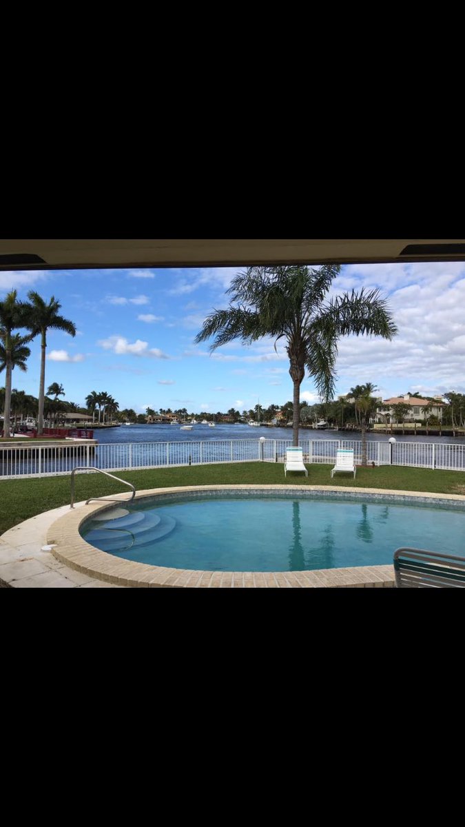 SingleInCleve's tweet image. Vacation time with the #girls. #DelrayBeach #FL #singlegirlproblems