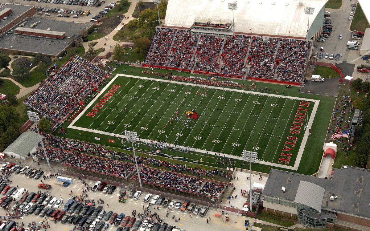 thatfield_17's tweet photo. Blessed and excited to say I have received my first offer from Illinois State University! 🏈🙏🏼 #gg2g @RedbirdFB https://t.co/ZP6y7NbLgQ