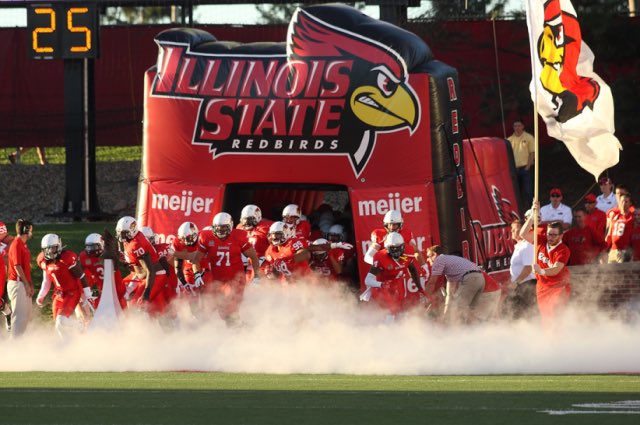 thatfield_17's tweet photo. Blessed and excited to say I have received my first offer from Illinois State University! 🏈🙏🏼 #gg2g @RedbirdFB https://t.co/ZP6y7NbLgQ