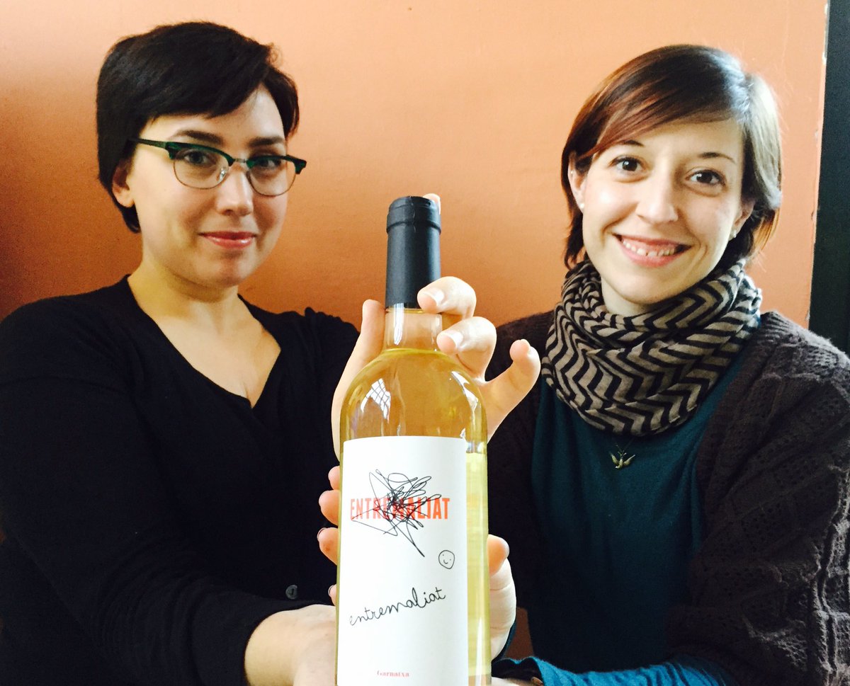 undiaunvi's tweet photo. 310/365 #Vi Socis&Calerons de @petxinawines amb #esterperez & #anaarenas! Un blanc fresquet i bona càrrega alcohol! https://t.co/6xkqeqdirb