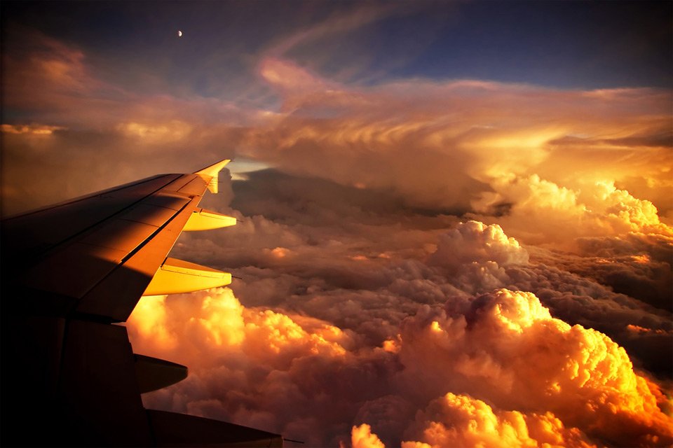 Piclogy's tweet photo. Above The Clouds, Seen From Airplane Above Switzerland | Photography by ©Edgar Moskopp https://t.co/fsrbBJHuq1