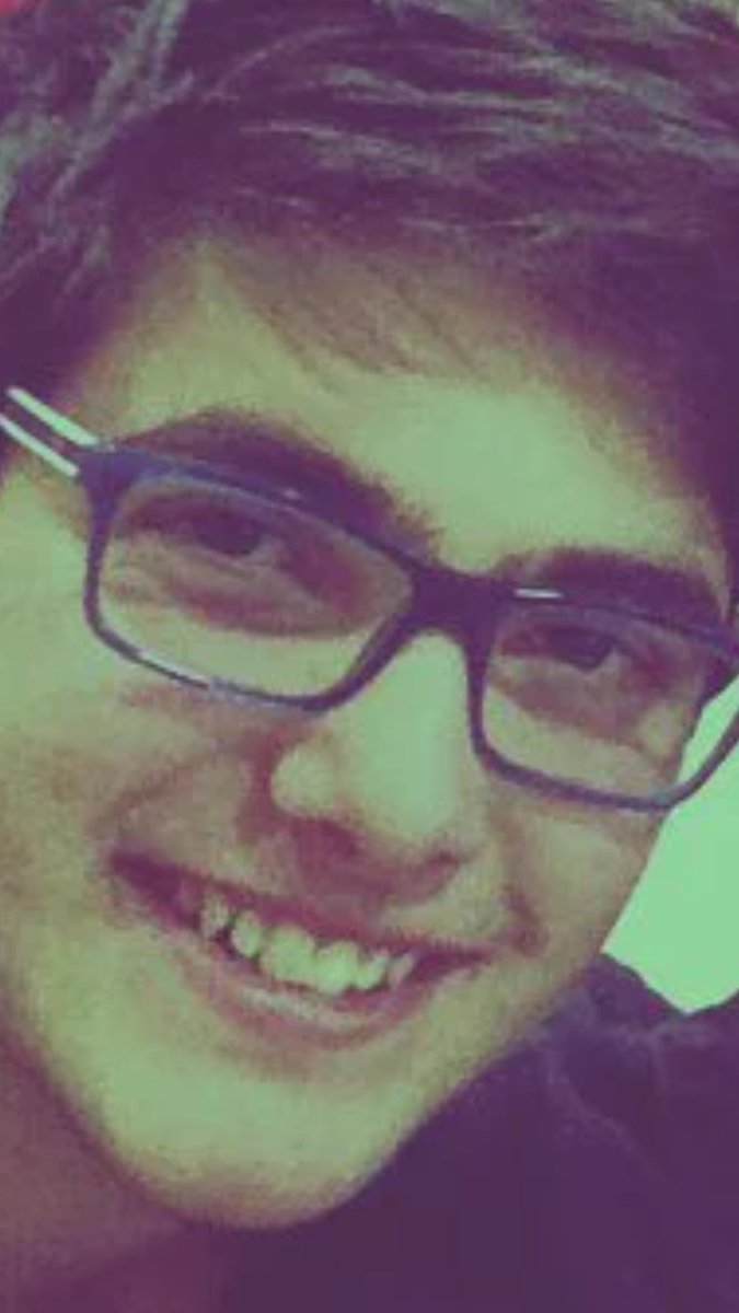SalseoPs4's tweet photo. Hola mi nombre es tmick y soy subnormal https://t.co/H20sPXYvTW