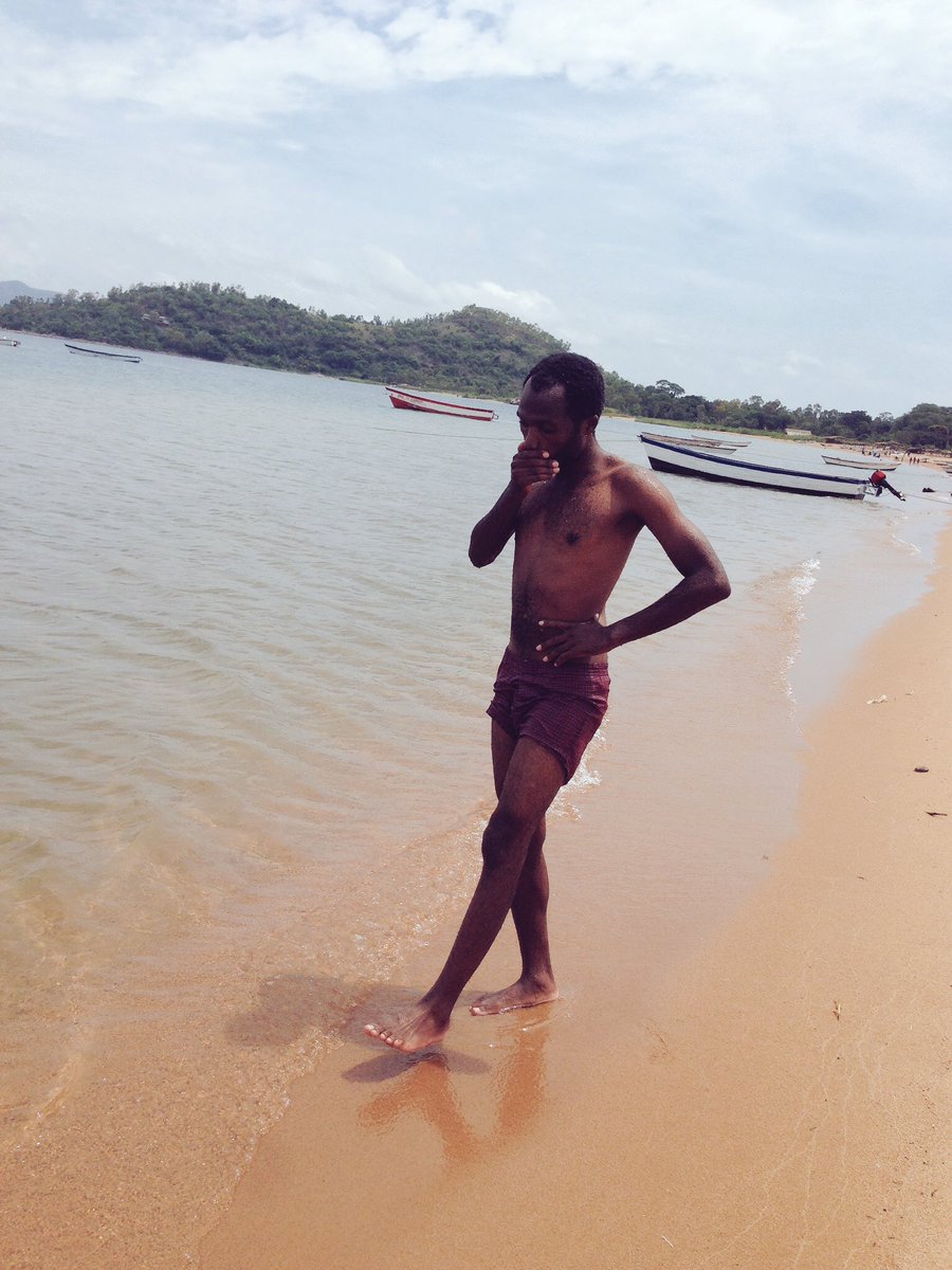SannieYoung's tweet photo. 17.01.2015 If u don't capture the #Moments, they'll be gone, &amp; gone 4ever. #LakeMalawi #LikomaIsland #Likoma #Beach https://t.co/dZx82auQHI