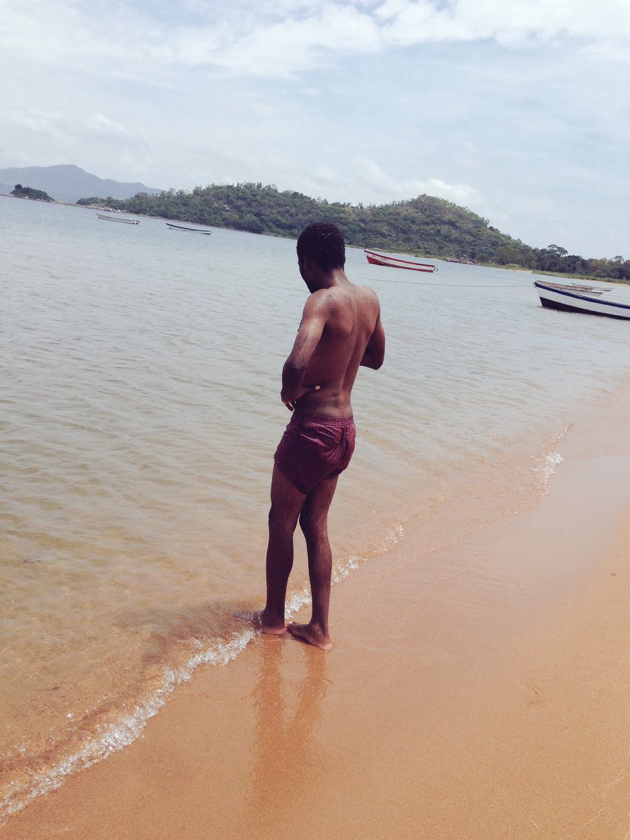 SannieYoung's tweet photo. 17.01.2015 If u don't capture the #Moments, they'll be gone, &amp; gone 4ever. #LakeMalawi #LikomaIsland #Likoma #Beach https://t.co/dZx82auQHI