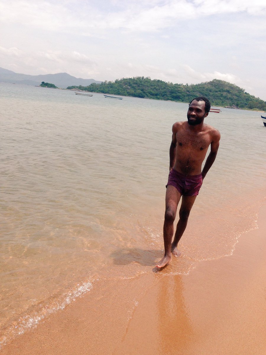 SannieYoung's tweet photo. 17.01.2015 If u don't capture the #Moments, they'll be gone, &amp; gone 4ever. #LakeMalawi #LikomaIsland #Likoma #Beach https://t.co/dZx82auQHI
