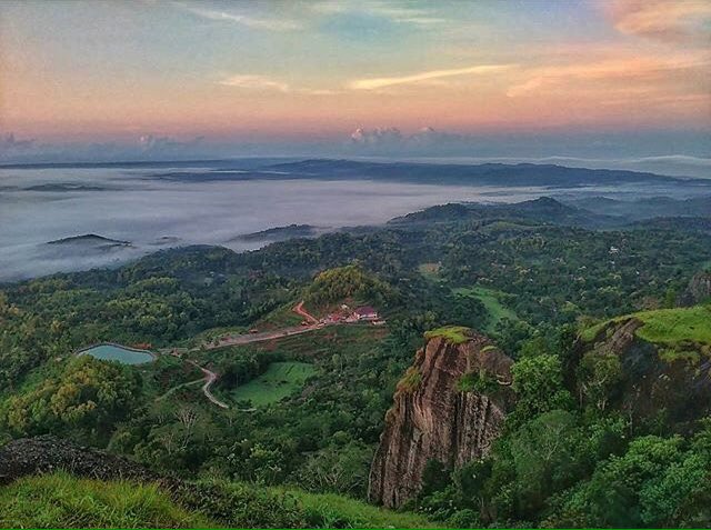Suasana pagi Gunung Purba, Nglanggeran, Pathuk, Gunungkidul | photo by <a href="/buayabuas/">DJ Kawa</a>