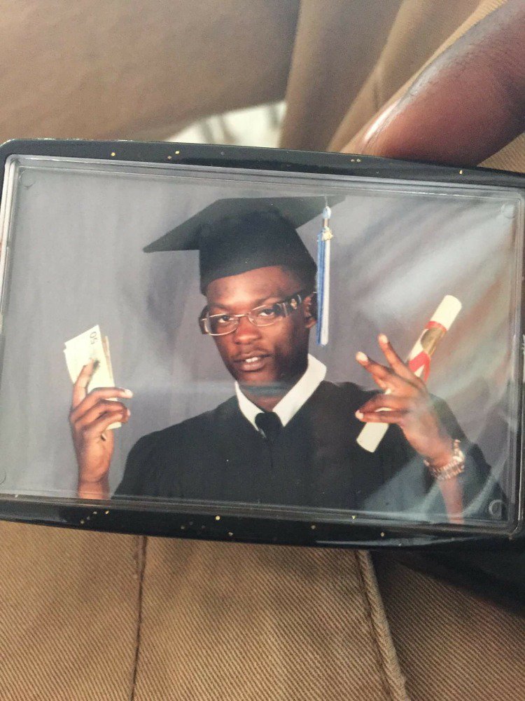 Emoneyz18_'s tweet image. People told me I couldn't be shit but look at me 💂💯💰❗️Class Of 2️⃣0️⃣1️⃣6️⃣ #FreeDaTeam