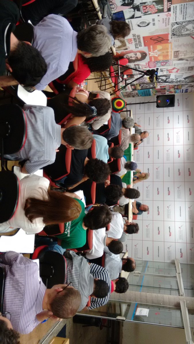 PleConstituinte's tweet image. Casa cheia na @fpabramo no debate "Constituinte como saída para a crise"! Siga ao vivo: bit.ly/1XJ30NI