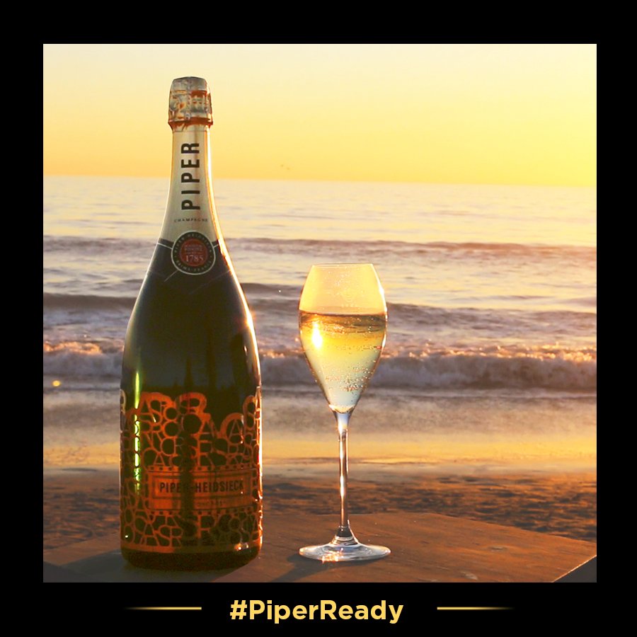 Before the red carpet, stars hit the beach with Piper in hand, the exclusive champagne of #Oscars! #PiperReady