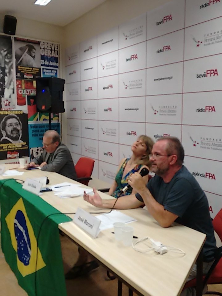 PleConstituinte's tweet image. Antônio Moroni do @InescOficial agora no debate "Constituinte como saída para a crise" Siga: bit.ly/1XJ30NI